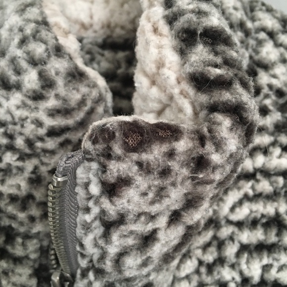 THREAD AND SUPPLY SHERPA VEST - Picture 2 of 6